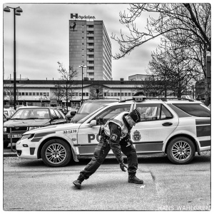 Högdalen - "Dansande polis"